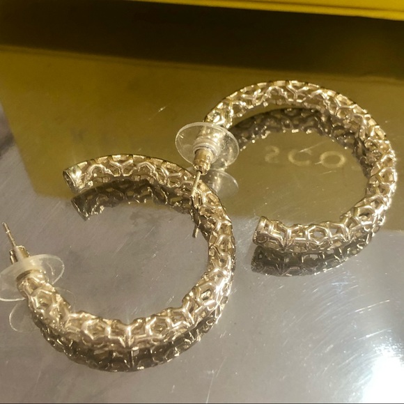 Kendra Scott Golden Earrings Maggie! - Picture 4 of 7